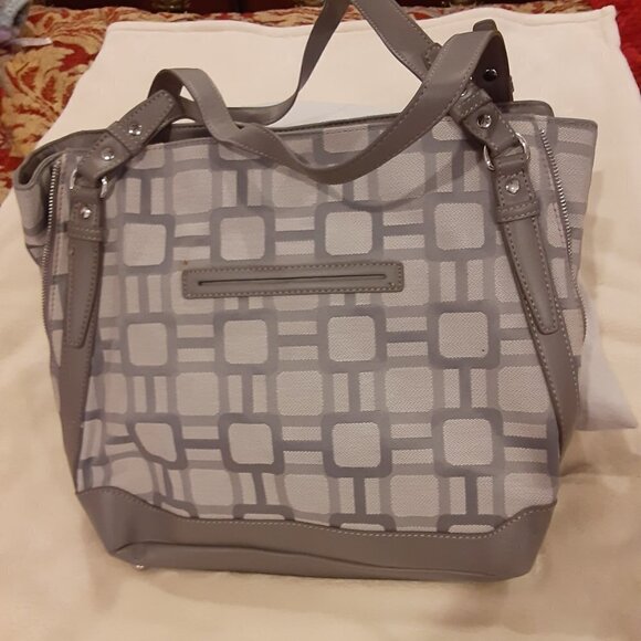 Nine West Grey Purse w/Double. Strap, Snap Closure, Zip Pockets in Front & Back - Picture 2 of 4